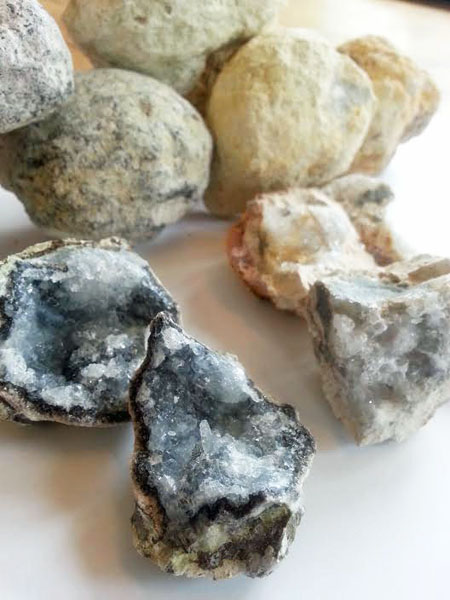 Geode Cracking and Stone Identification